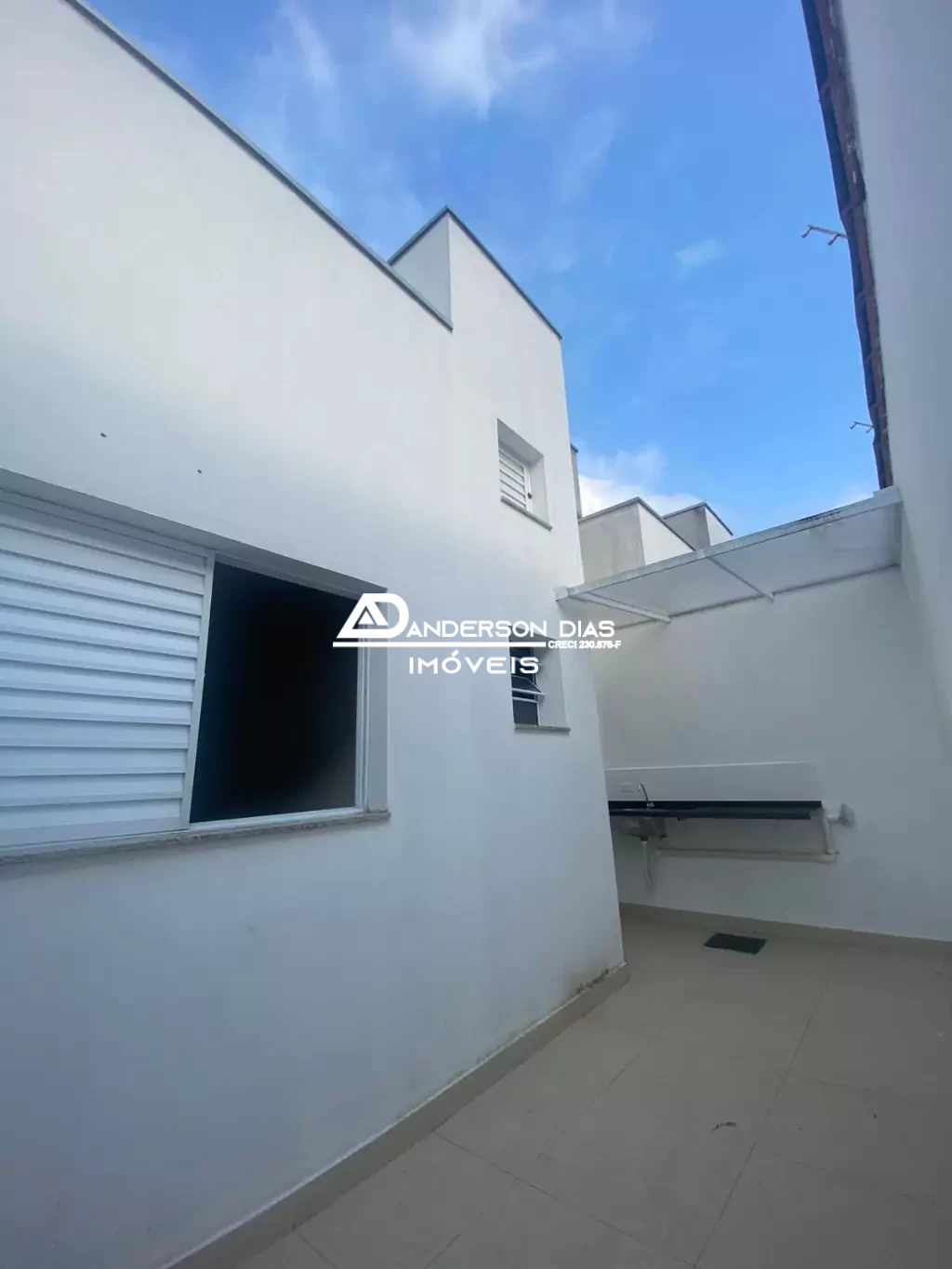 Casa com 2 dormitórios para aluguel definitivo, por R$ 1.900 - Balneário Golfinhos - Caraguatatuba/SP.